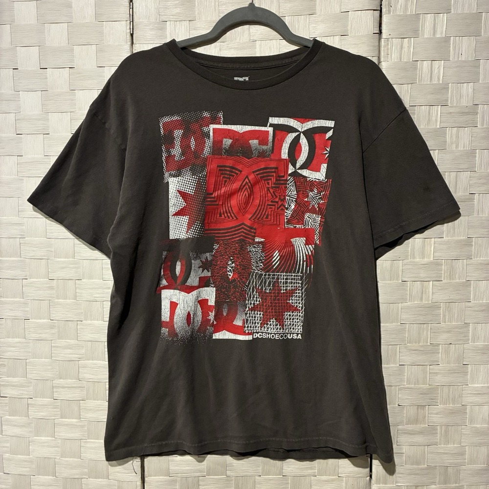 DC Shoes T Shirt Mens XL Gray Red Graphic Y2K Skateboarding Skater Streetwear
